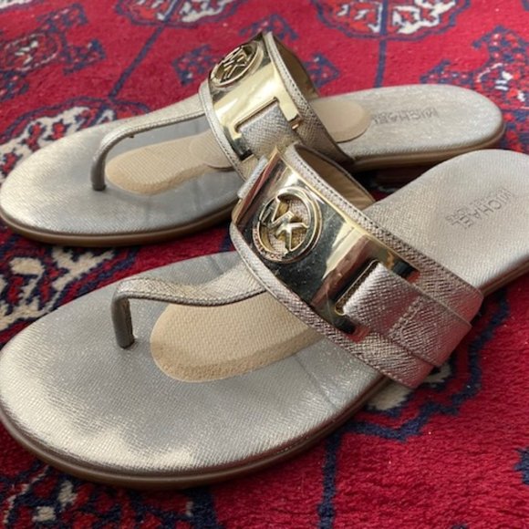 MICHAEL KORS * Gold LEATHER Warren FLIP FLOPS Sandals * EUC * 7-1/2 - Picture 6 of 10